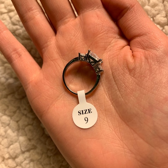 Diamond Ring 💍 💎 - Picture 6 of 8